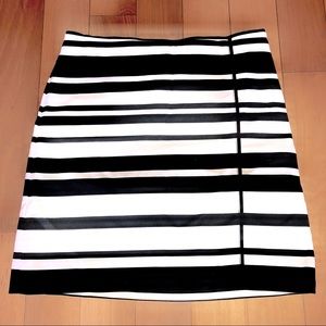 White House Black Market B&W Skirt Sz 2